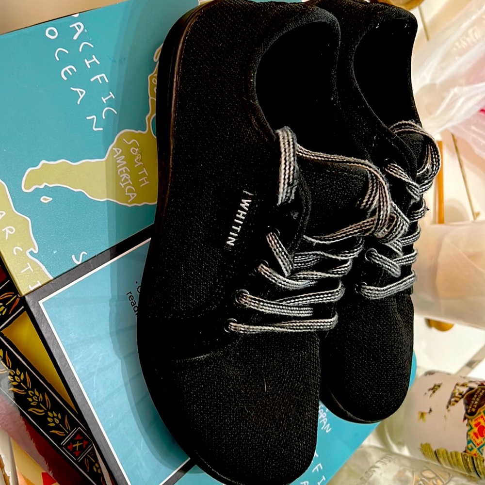 Whitten Black casual fabric shoes. Good arch support.